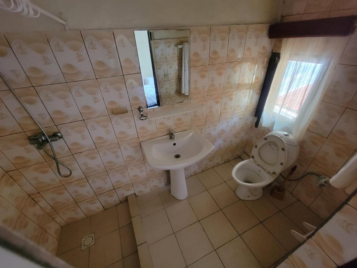 Maddy'S Kitchen And Accomodation Gisenyi Buitenkant foto